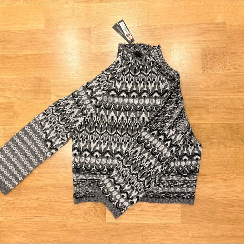 Steve Madden Gray and White Knit Sweater